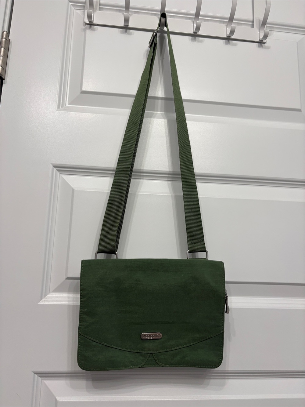 Baggallini Travel Crossbody Bag Olive Green Adjustable Strap